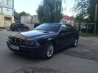 BMW 5 Series foto 2