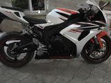 Honda cbr 1000 rr foto 2