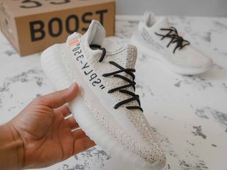 Adidas Yeezy Boost 350 x Off-White foto 1