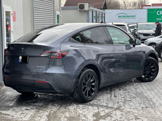 Tesla Model Y foto 5