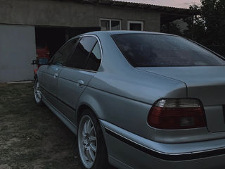 BMW 5 Series foto 6