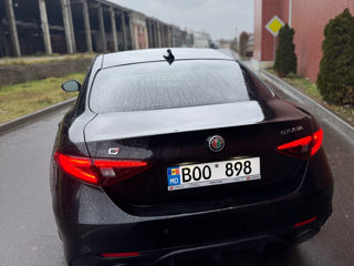 Alfa Romeo Giulia foto 3