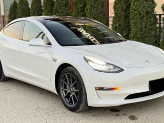 Tesla Model 3 foto 2