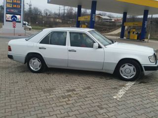 Mercedes Series (W124) foto 1