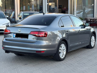 Volkswagen Jetta foto 4