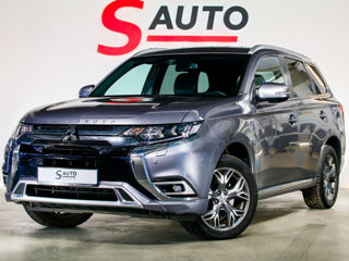 Mitsubishi Outlander фото 0