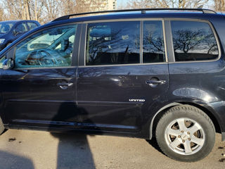 Volkswagen Touran foto 4