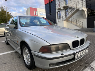 BMW 5 Series foto 1