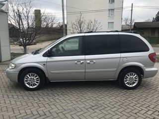 Chrysler Voyager foto 2