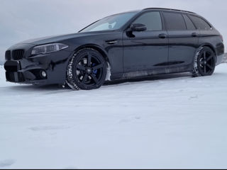 BMW 5 Series Touring foto 2