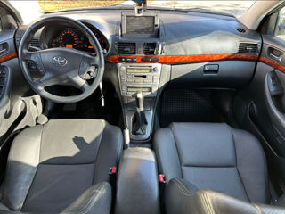 Toyota Avensis foto 6