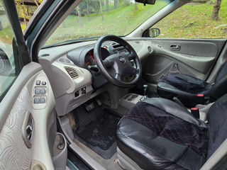 Nissan Almera Tino foto 8