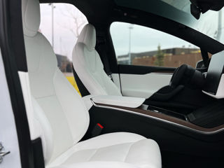 Tesla Model X foto 8