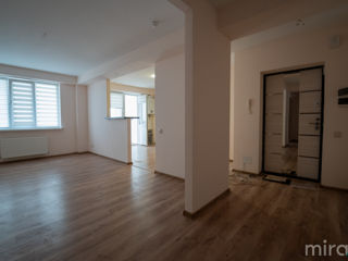 Apartament cu 3 camere, 80 m², Buiucani, Chișinău foto 2