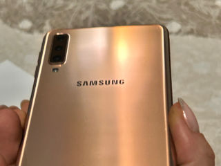 Se vinde Samsung Galaxy A7 2018 64GB Gold Roze foto 3