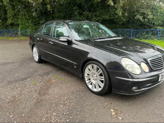 Mercedes E-Class foto 2