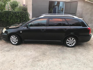 Toyota Avensis foto 9