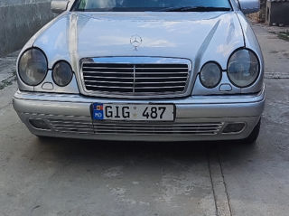 Mercedes E-Class foto 2