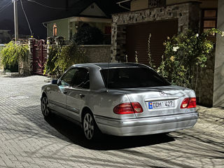 Mercedes E-Class foto 2