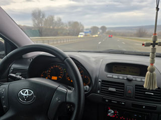 Toyota Avensis foto 9