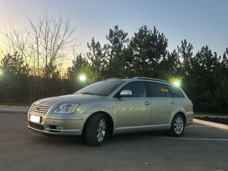 Toyota Avensis foto 4