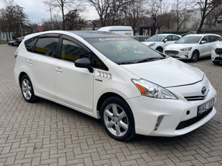 Toyota Prius v foto 5