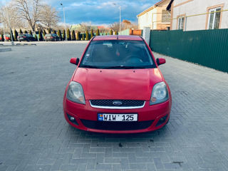 Ford Fiesta foto 3