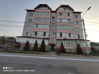 Apartament cu 2 camere, 115 m², Centru, Hîncești foto 2