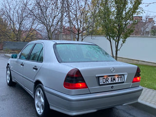 Mercedes C-Class foto 4