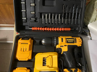 Шуруповерт DeWALT