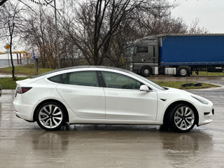 Tesla Model 3 foto 4