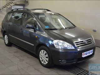 разбираю Toyota Avensis Verso foto 1