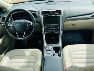 Ford Fusion foto 9