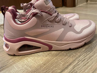 Skechers