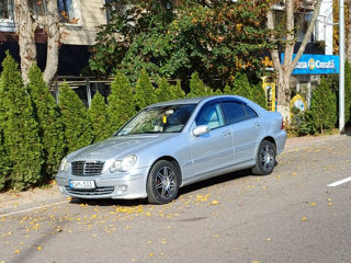 Mercedes C-Class foto 3