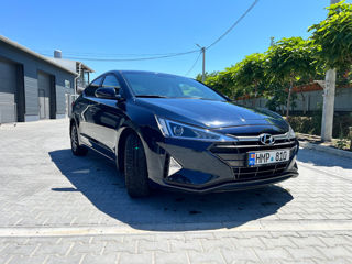 Hyundai Elantra foto 2