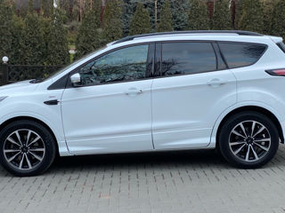 Ford Kuga foto 2