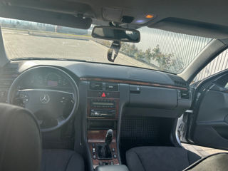 Mercedes E-Class foto 2