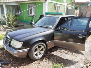 Mercedes Series (W124) foto 2