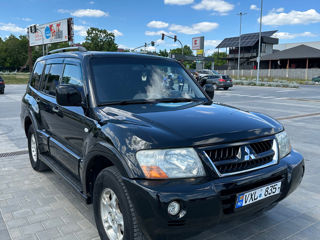 Mitsubishi Pajero фото 2