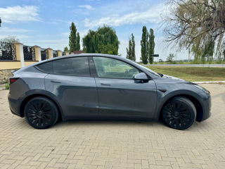 Tesla Model Y foto 3