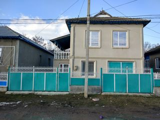 Продается 2-х этажный дом  Победа 4 , г. Чадыр - Лунга. foto 1