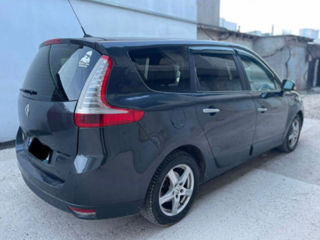 Renault Grand Scenic foto 2