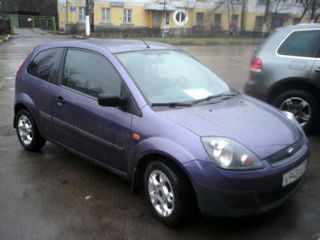 Ford Fiesta foto 3