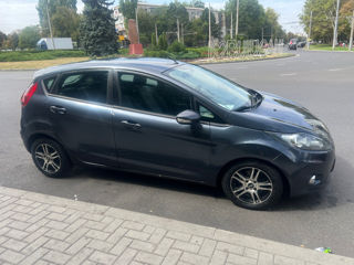 Ford Fiesta foto 1