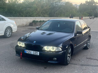 BMW 5 Series foto 1