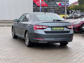 Skoda Superb foto 2