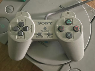 Vând Playstation One foto 3