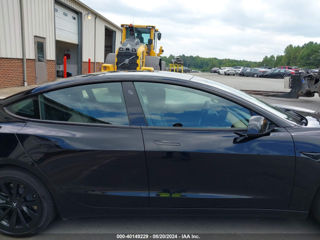 Tesla Model 3 foto 8