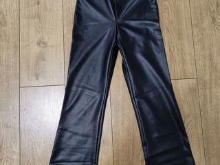 Pantaloni noi din piele Zara foto 1